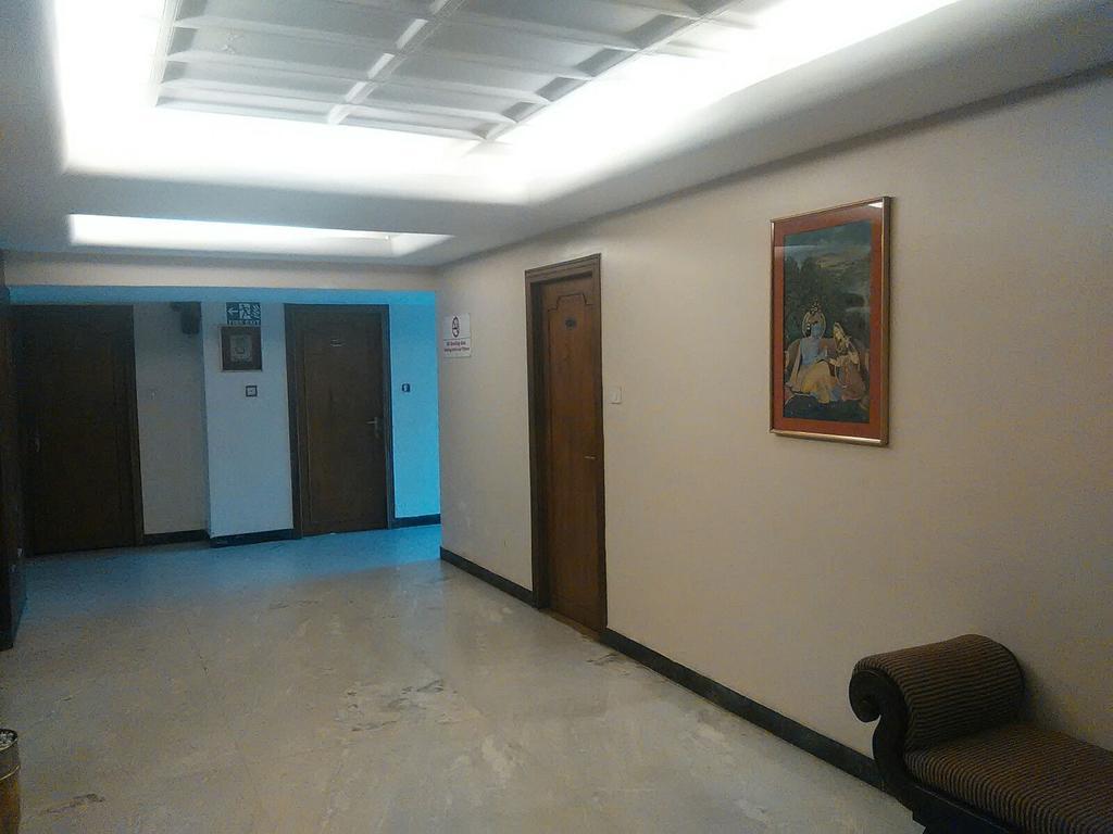 The Woods Manor Mg Road Hotel Kochi Exterior foto